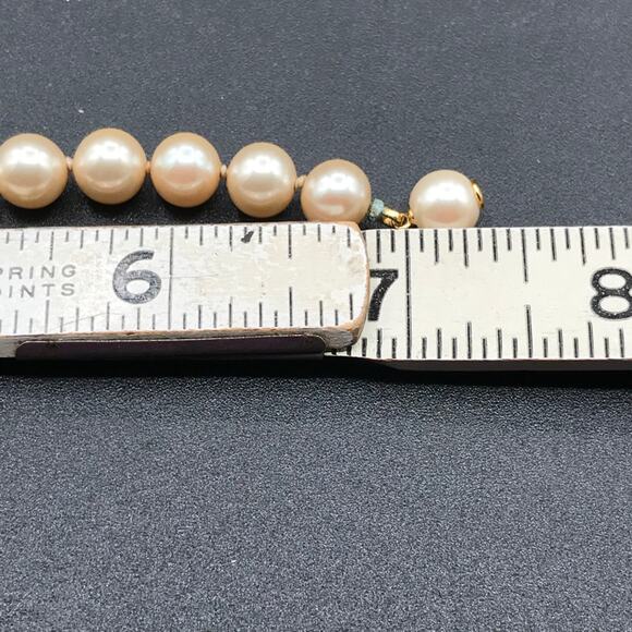 Women's Hand-Knotted Genuine Cream Pearl Bracelet with Locking Clasp - Picture 4 of 6